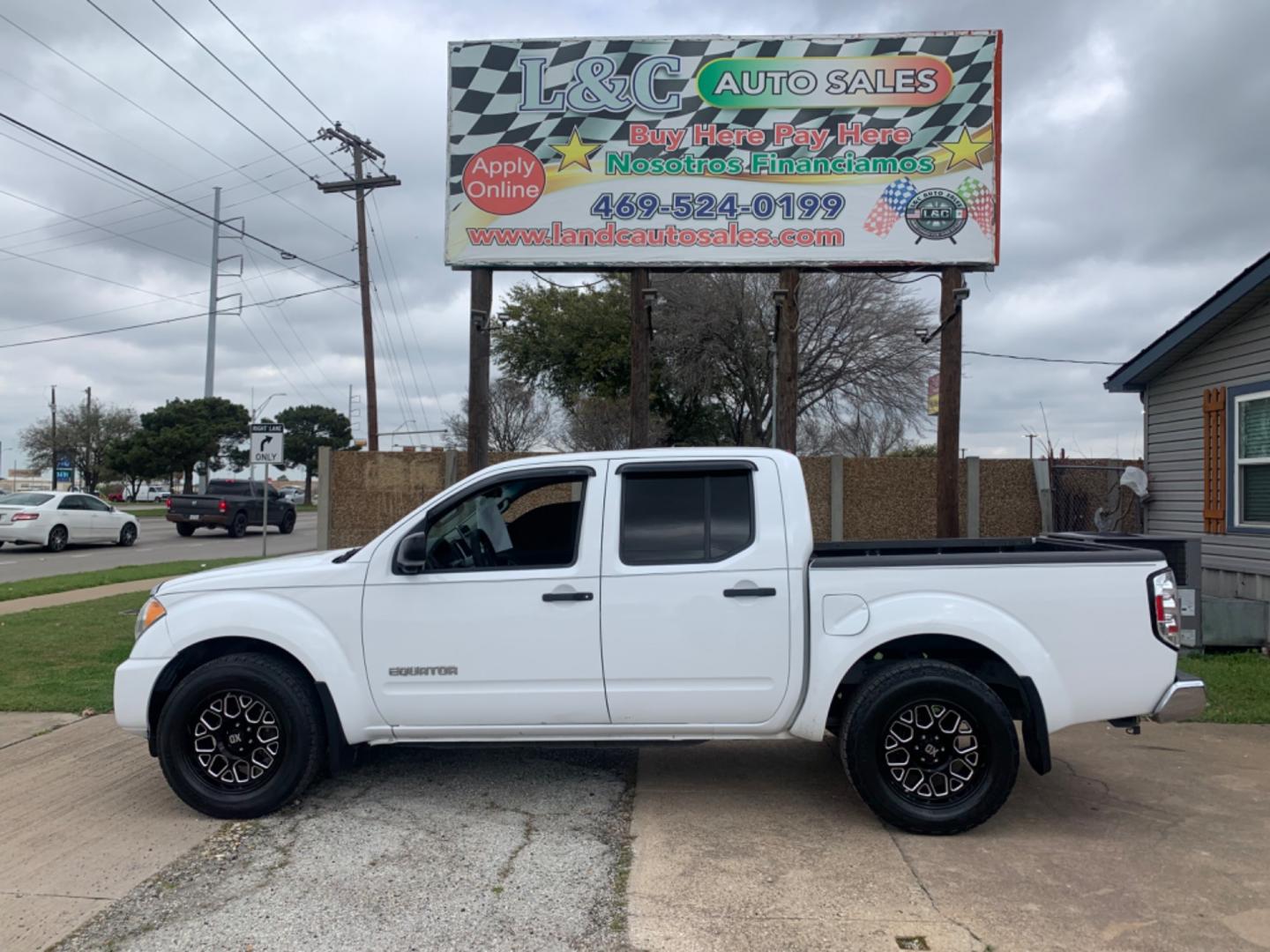 2012 White Suzuki Equator Sport Crew Cab 2WD (5Z61D0ER4CC) with an 4.0L V6 DOHC 24V engine, Automatic transmission, located at 1830 North Belt Line Road, Irving, TX, 75061, (469) 524-0199, 32.834373, -96.993584 - Photo#0